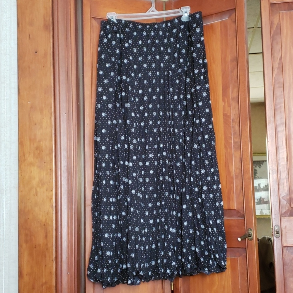 Ladies skirt with narrow pleats